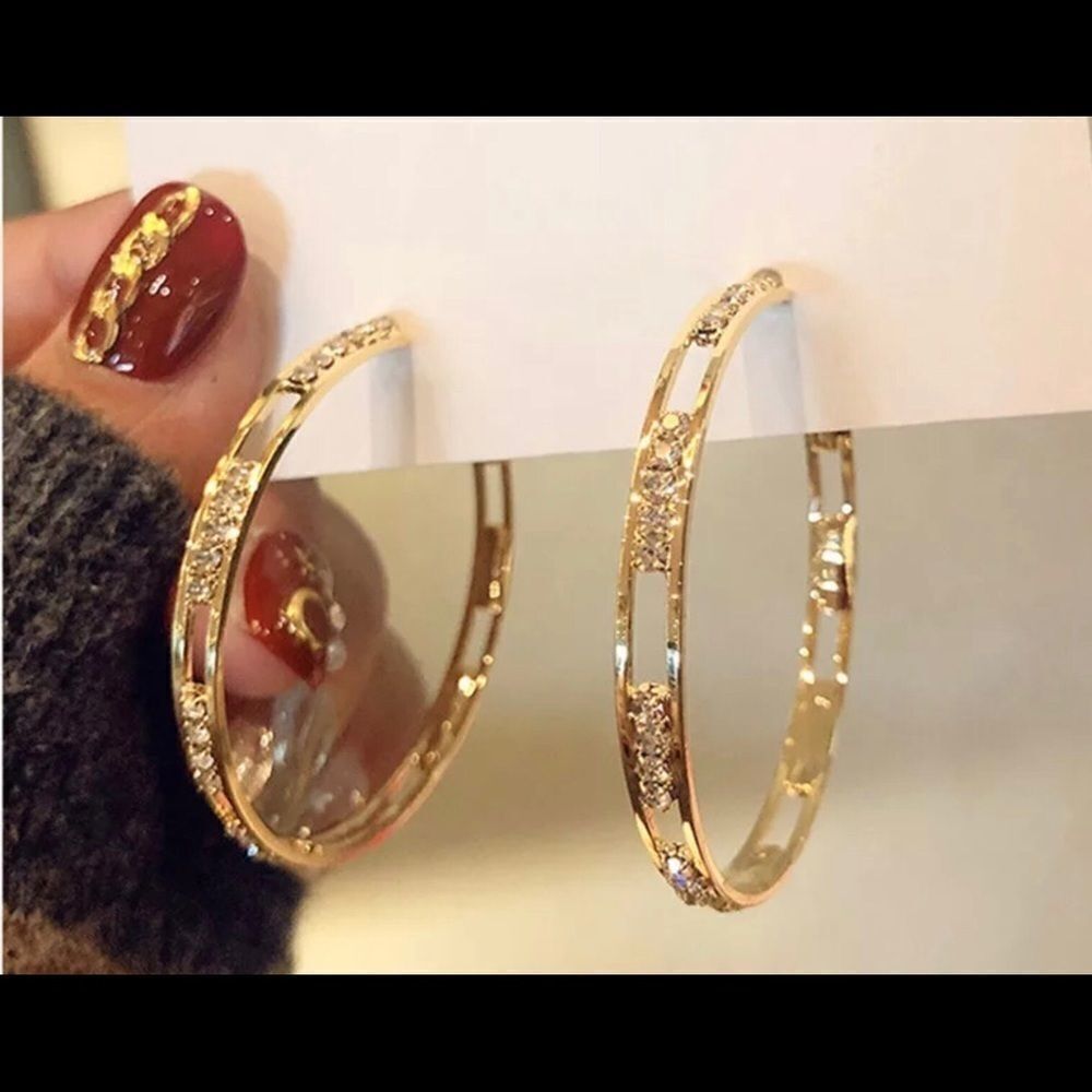 GOLD STATEMENT CRYSTAL HOOP EARRINGS‎